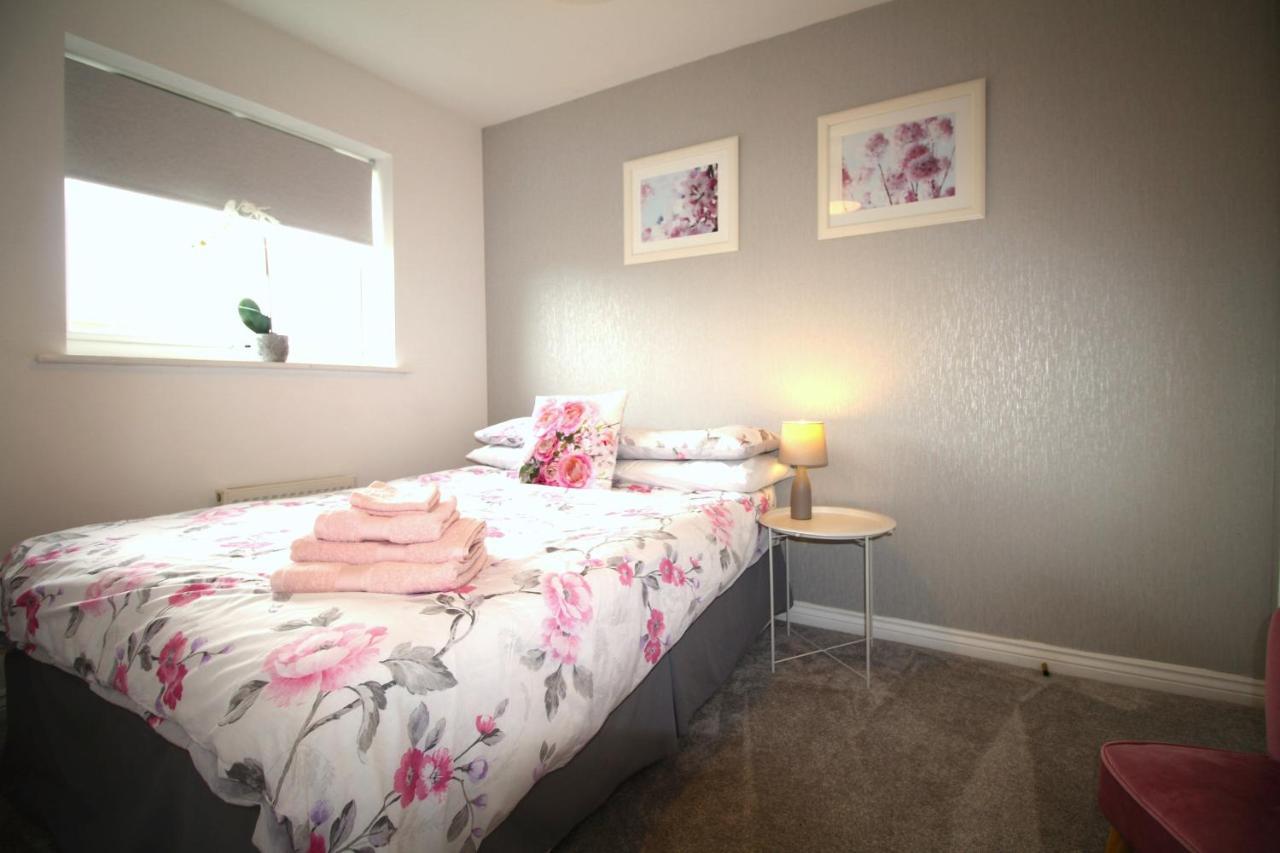 Ashington - 2 Bedroom House - Beautifully Decorated & Furnished - Large Garden Exterior photo